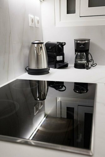 Chic & Renovated Flat Steps from Metro, Забронировать Отель Афины периферийная единица Центральные Афины