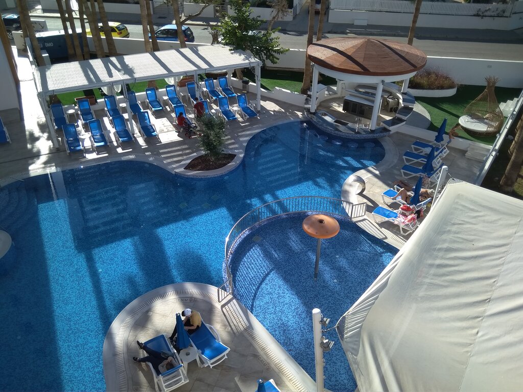 Captain Pier Hotel