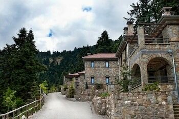 Montanema Handmade Village, Забронировать Апарт-отель Platanákos Plastira lake
