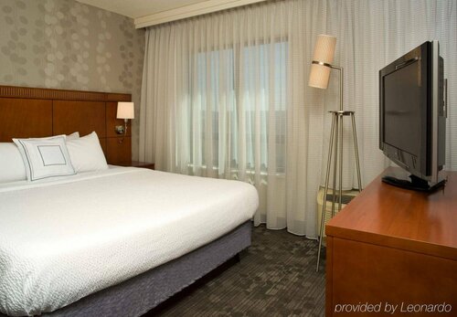 Courtyard by Marriott Washington Capitol Hill/Navy Yard, Забронировать Отель Отели Вашингтона с бассейном, рядом с Уотерфронт, Бассейн