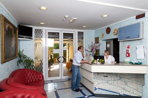 Residence Record, Забронировать Отель Отели Римини с бассейном, рядом с Мост Тиберия, Бассейн