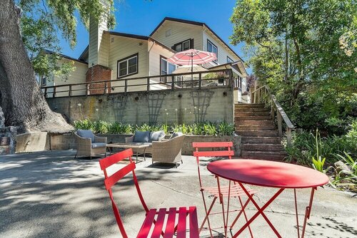 Cinnamon Bear Creekside Inn, Забронировать Отель «постель и завтрак» Сонома Wine Country - Northern California, рядом с Sonoma Valley Hospital