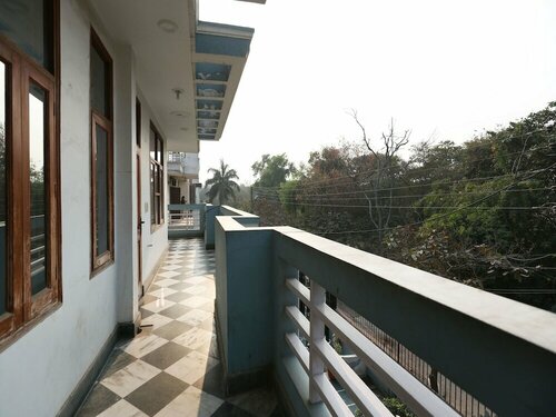 OYO 11752 Hotel Sun Palace Residency, Забронировать Отель Нойда штат Уттар-Прадеш