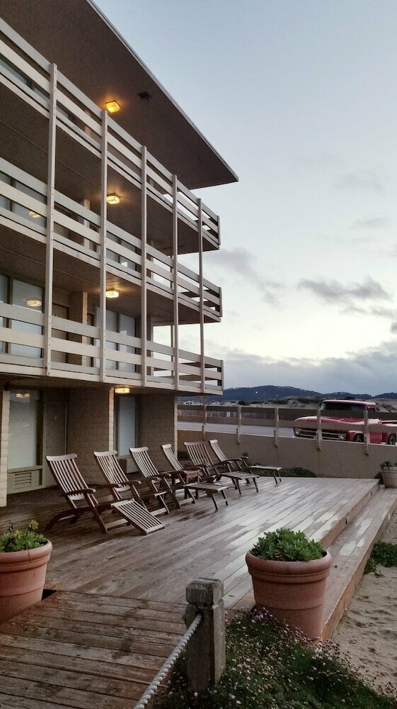 Monterey Tides Hotel