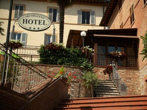 Hotel Arcobaleno Siena, Забронировать Отель Отели Siena Area 3 звезды, 3*