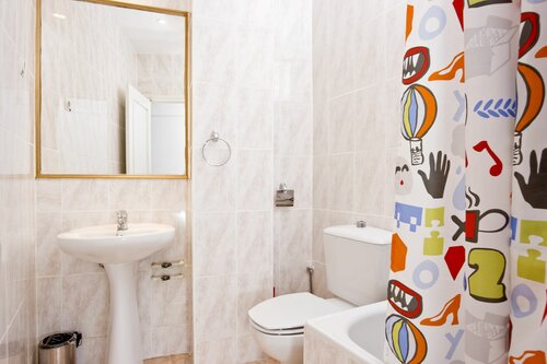 MadVibes Hostel Gran Vía, Забронировать Хостел центр города Мадрид, рядом с Театр имени Лопе де Вега