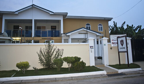 At Home Boutique Hostel and Suite, Rezerwuj Hostel Akra Greater Accra, w pobliżu Osu Castle
