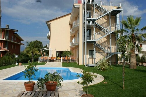 Gullo Hotel, Foglalás Szálloda Szállodák Curinga medencével, Uszoda