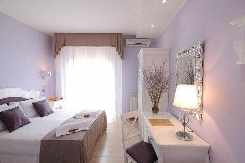 Hotel I Due Cigni, Забронировать Отель Отели Сант'Альбино 3 звезды, рядом с Термальный комплекс Монтепульчано, 3*