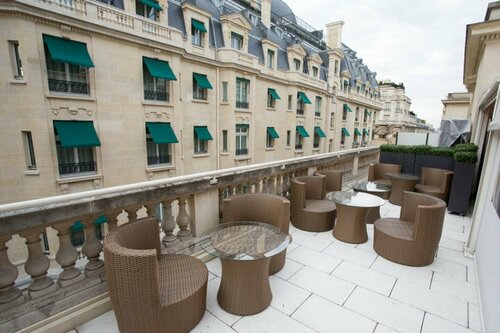 Majestic Hotel Spa - Champs Elysées, Забронировать Курортный отель Отели Парижа с бассейном, рядом с Курсель, Бассейн