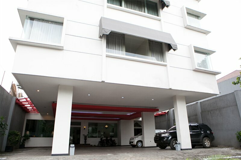 RedDoorz Near Trans Studio Mall 3