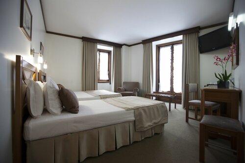 Hotel Dona Sofia, Забронировать Отель Отели Portuguese Route of Santiago с парковкой, Парковка