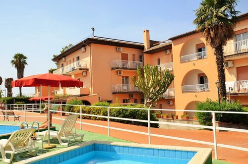 Residence Villa Giardini, Rezervați Vilă Hoteluri 3* în Giardini-Naxos, 3*