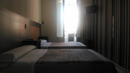 Hostal Alaska, Забронировать Отель Отели Мадрида с бассейном, рядом с Опера, Бассейн