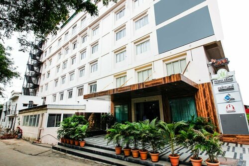 Hotel Trishul Grand, Забронировать Отель Отели Hyderabad Region с парковкой, Парковка