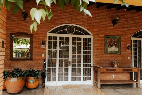 Hotel Pousada Chalé das Flores, Забронировать Отель Сертанзинью штат Сан-Паулу