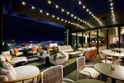 Hotel Indy, Indianapolis, a Tribute Portfolio Hotel, Забронировать Отель Индианаполис Индиана, рядом с Asante's Children Theatre