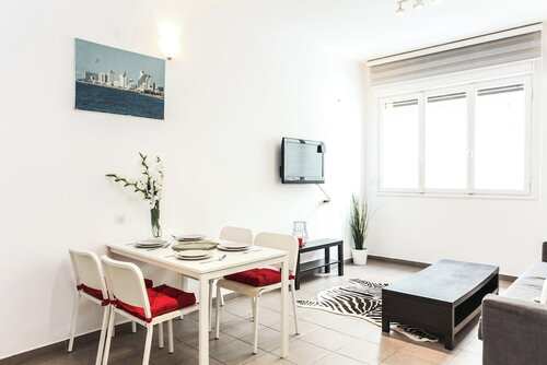 Apartment near the sea and Carmel market