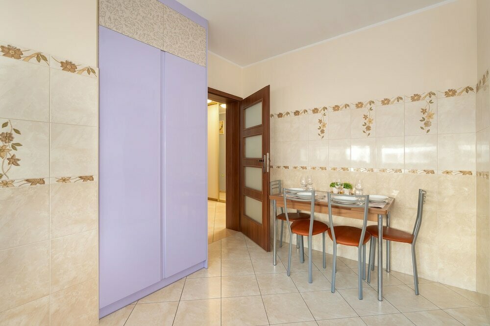 Wojskowa Apartment by Renters
