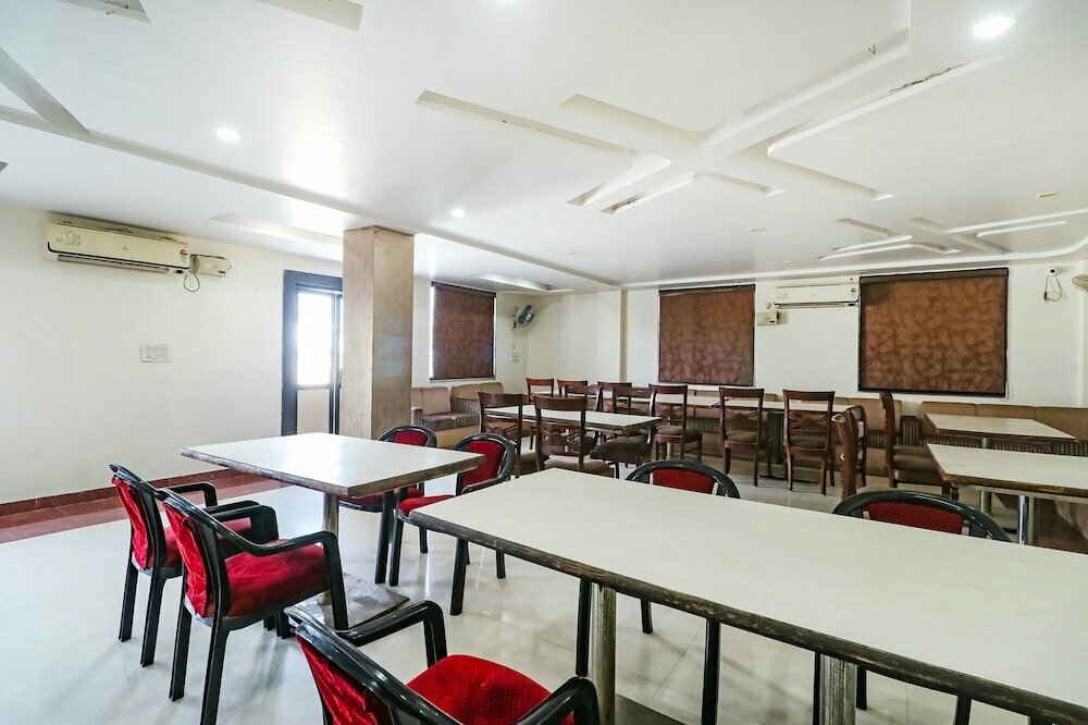 FabHotel Nandgiri Palace - Hotels Near Gwalior Junction Railway Station
