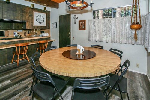 Sky Krest, Забронировать Дом для отпуска Отели San Bernardino Mountains с парковкой, Парковка