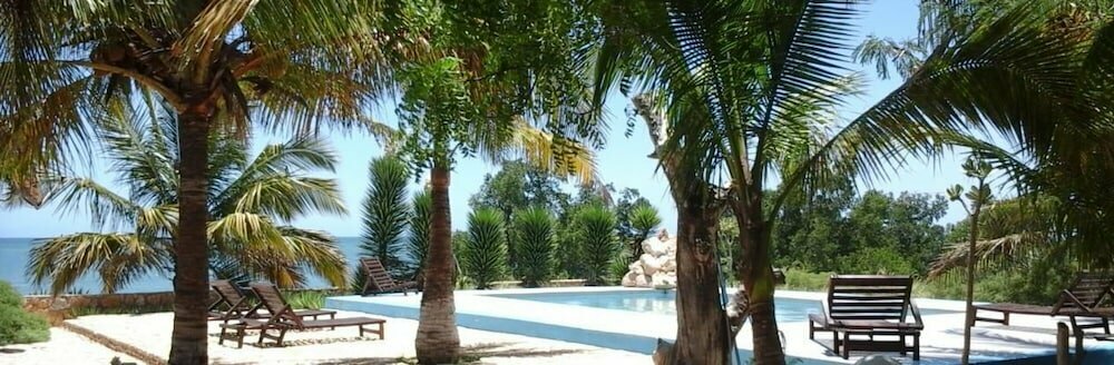 Caliente Beach Lodge