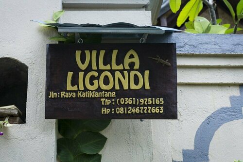 Murni's Villa Ligondi, Забронировать Вилла Отели провинции Бали с парковкой, Парковка