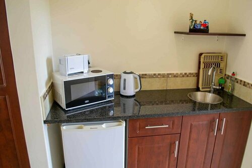 Amohela Guesthouse, Забронировать Отель «постель и завтрак» Мидранд East Rand