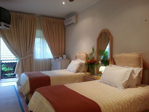 Emoyeni Guest House, Забронировать Отель Отели Мбомбела 3 звезды, 3*