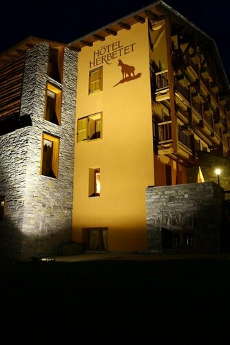 Albergo Herbetet, Забронировать Отель Отели Конье с завтраком, Завтраки