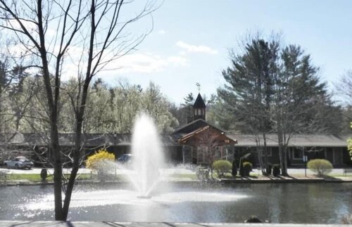 Village Inn - Blowing Rock, Забронировать Отель Отели в центре Блоуинг-Рок, в центре