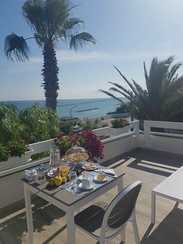 B&B TORRE AZUL FRONTEMARE - Bisceglie, Book Bed and Breakfast Hotels in Bisceglie with Parking, Parking