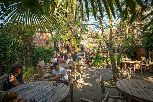 The Sun Inn, Book Pension Faversham Kent