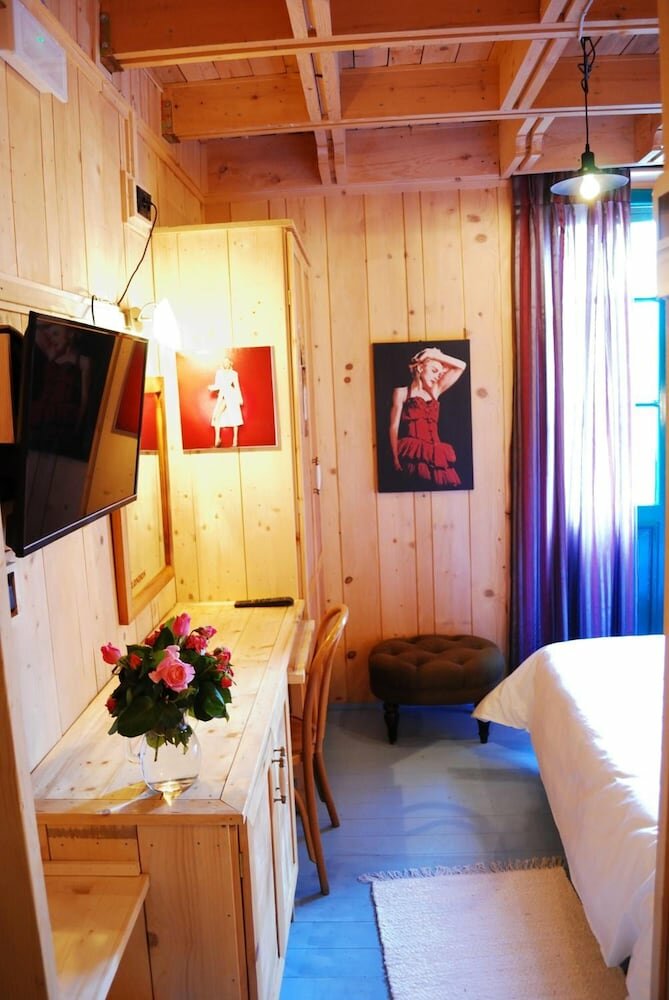 Nobel Hotel