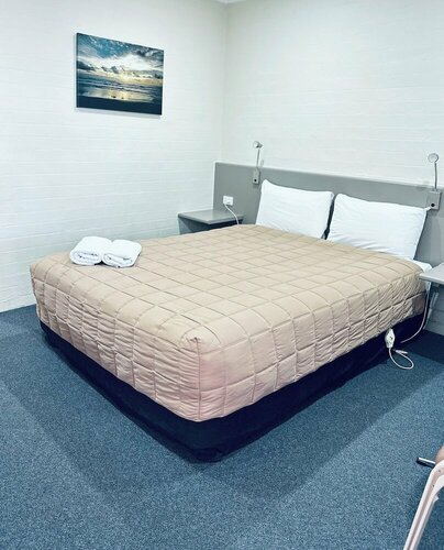 Sapphire City Motor Inn, Забронировать Мини-отель Инверелл New England NSW, рядом с Мемориальный парк Инверелл