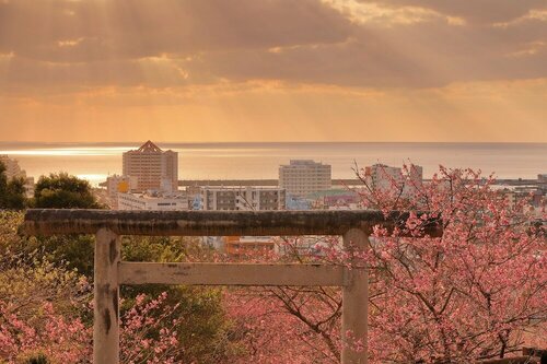 Mr.KINJO in GUSUKU, Book Lejlighedshotel Hoteller i Okinawa med parkering, Parkering