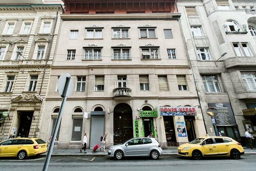 Nagymezo 33 Apartment, Забронировать Апартаменты/квартира Отели Будапешта с парковкой, рядом с Венгерский государственный оперный театр, Парковка