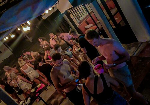 Bodega Party Khao San, Забронировать Отель Отели Центрального Таиланда с бассейном, рядом с Стадион Ратчадамноэн, Бассейн