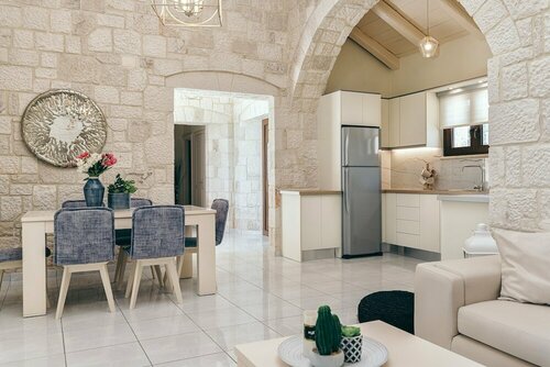Emerald Deluxe, Забронировать Отель Отели Варвара с бассейном, Бассейн