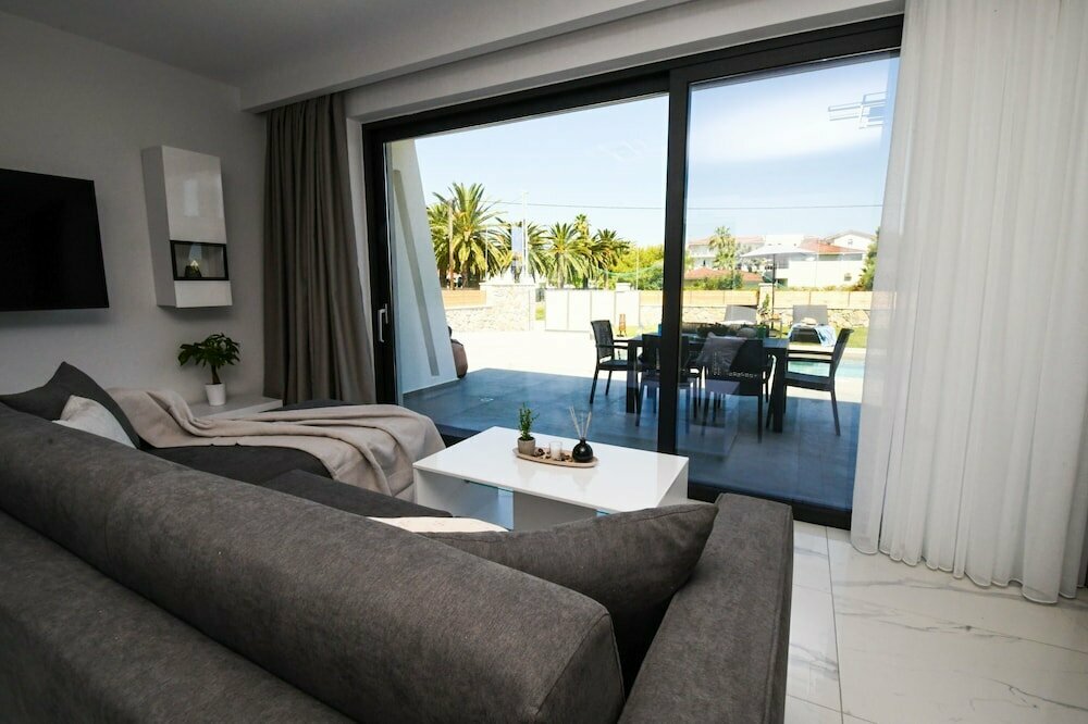 SunWhite Villas - Private Pool & Cozy Atmosphere, by ZanteWize