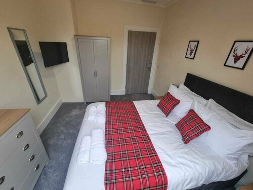 Jacobite house, Book Hotel Inverness 
