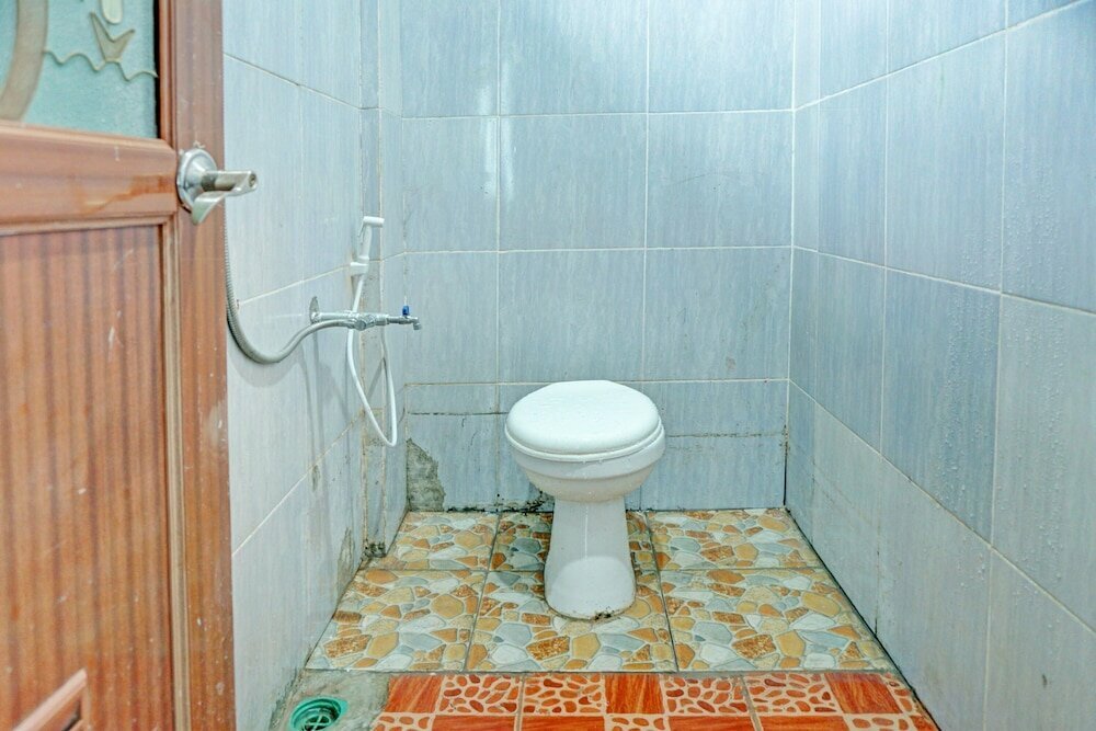 Oyo 92205 C-house