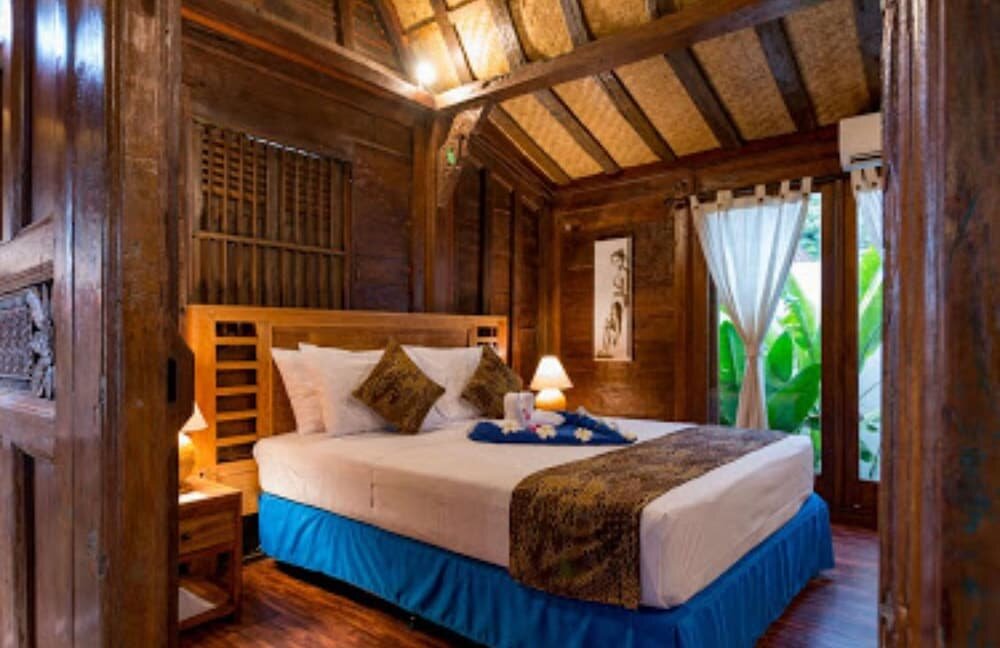 B52 Hotel and Villa