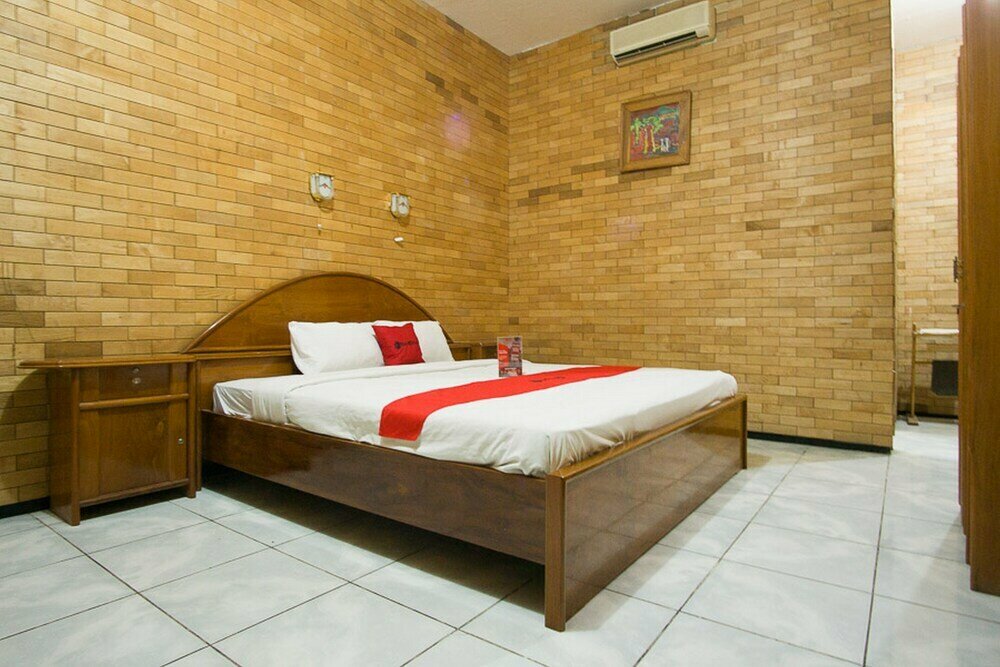 Reddoorz Plus Jalan Raya Pasir Putih