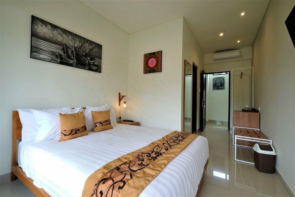 B52 Hotel and Villa