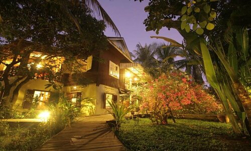 Mysteres d'Angkor Siem Reap Lodge, Забронировать Отель Отели Сиемреап с парковкой, рядом с Lucky Mall Siem Reap, Парковка