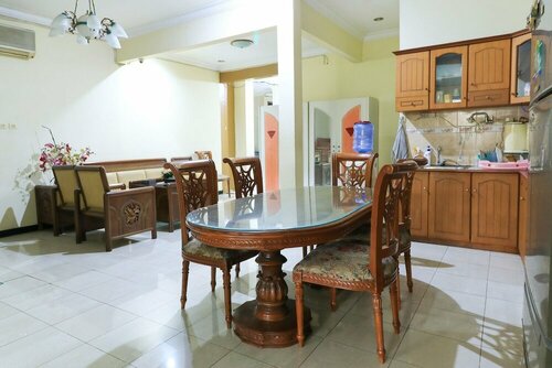 Guesthouse Syariah Samarinda, Book Hotel Hotels in Kalimantan with Parking, Parking