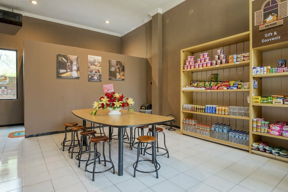 RedDoorz Hostel near Malang Train Station 3