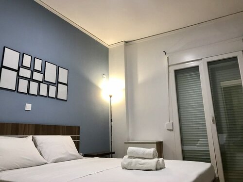 Renovated minimal aptm next to metro, Забронировать Дом для отпуска Palaio Psychiko Афины