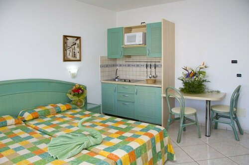 Aparthotel Esquinzo Y Monte Del Mar, Buchen Sie Aparthotel Hotels in Esquinzo mit Pool, Schwimmbad